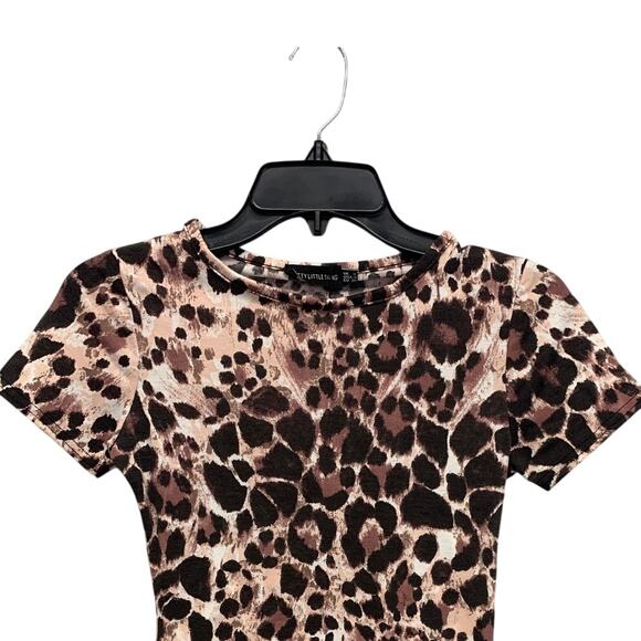 New Pretty Little Things Womens Size 4 Leopard Print Short Sleeve Tee Shirt - Picture 2 of 5